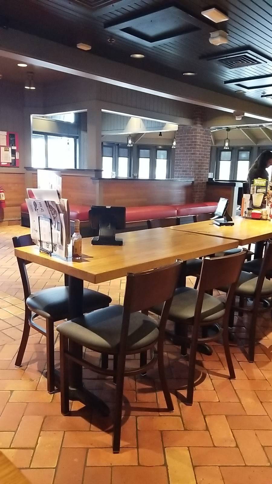 Chilis Grill & Bar | meal takeaway | 5430 E Bay Dr, Clearwater, FL 33764, USA | 7275398596 OR +1 727-539-8596