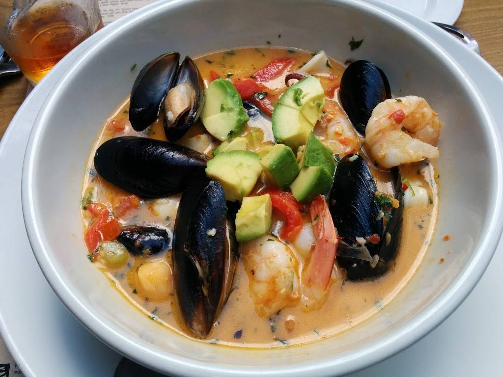 Karl Strauss Brewing Company | restaurant | 9675 Scranton Rd, San Diego, CA 92121, USA | 8585872739 OR +1 858-587-2739