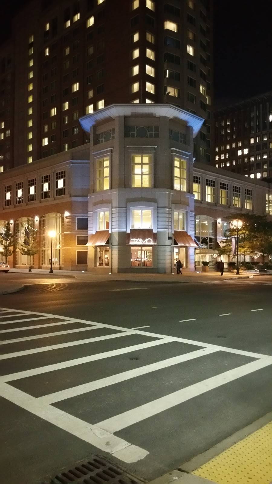 Tamo Bistro & Bar | restaurant | 1 Seaport Ln, Boston, MA 02210, USA | 6173854304 OR +1 617-385-4304