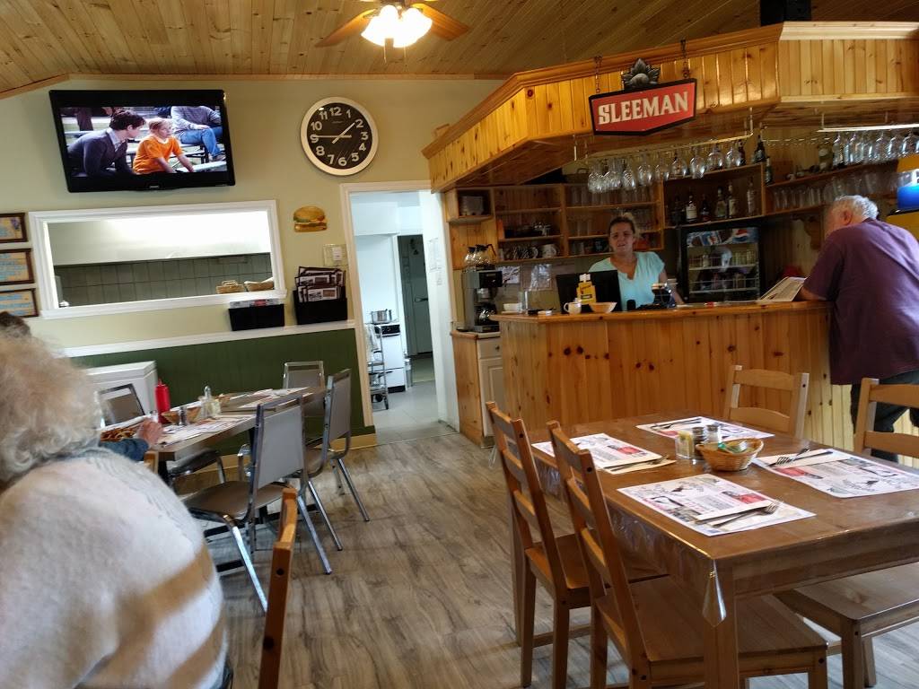 Rendez-Vous Du Chevreuil | restaurant | 1931 Rue Principale, Duhamel, QC J0V 1G0, Canada | 8194283333 OR +1 819-428-3333