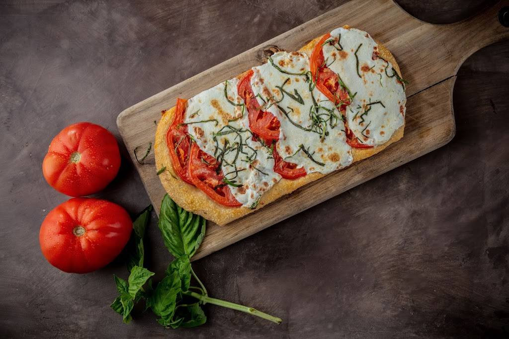 Mamas Famous NY Pizza | restaurant | 1001 Wynmoor Cir, Coconut Creek, FL 33066, USA | 9549692825 OR +1 954-969-2825