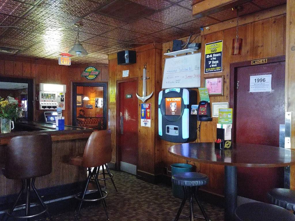 Sportys Bar | restaurant | 6 S Beechtree St, Grand Haven, MI 49417, USA | 6168465302 OR +1 616-846-5302
