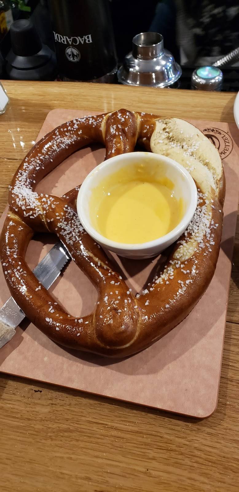 Mulligans Restaurant & Pub | restaurant | 1575 W 275 N, Angola, IN 46703, USA | 2608338899 OR +1 260-833-8899