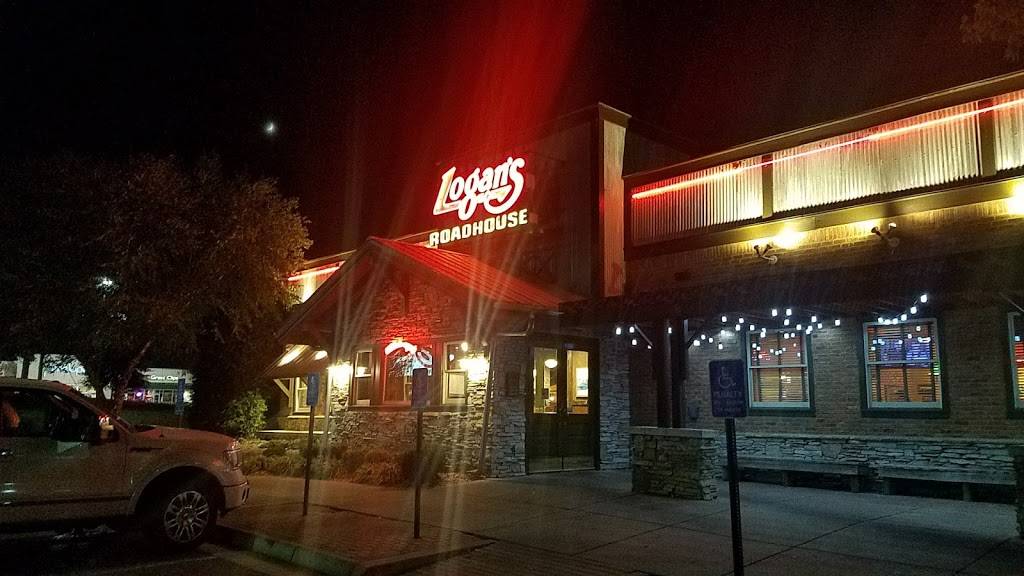 Logans Roadhouse | restaurant | 4046 Wards Rd, Lynchburg, VA 24502, USA | 4348320377 OR +1 434-832-0377