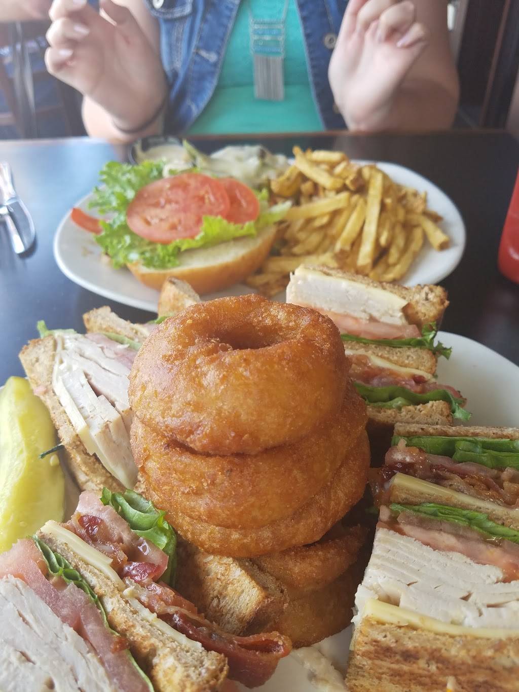 White Rose Bar & Grill | restaurant | 48 N Beaver St, York, PA 17401, USA | 7178485369 OR +1 717-848-5369