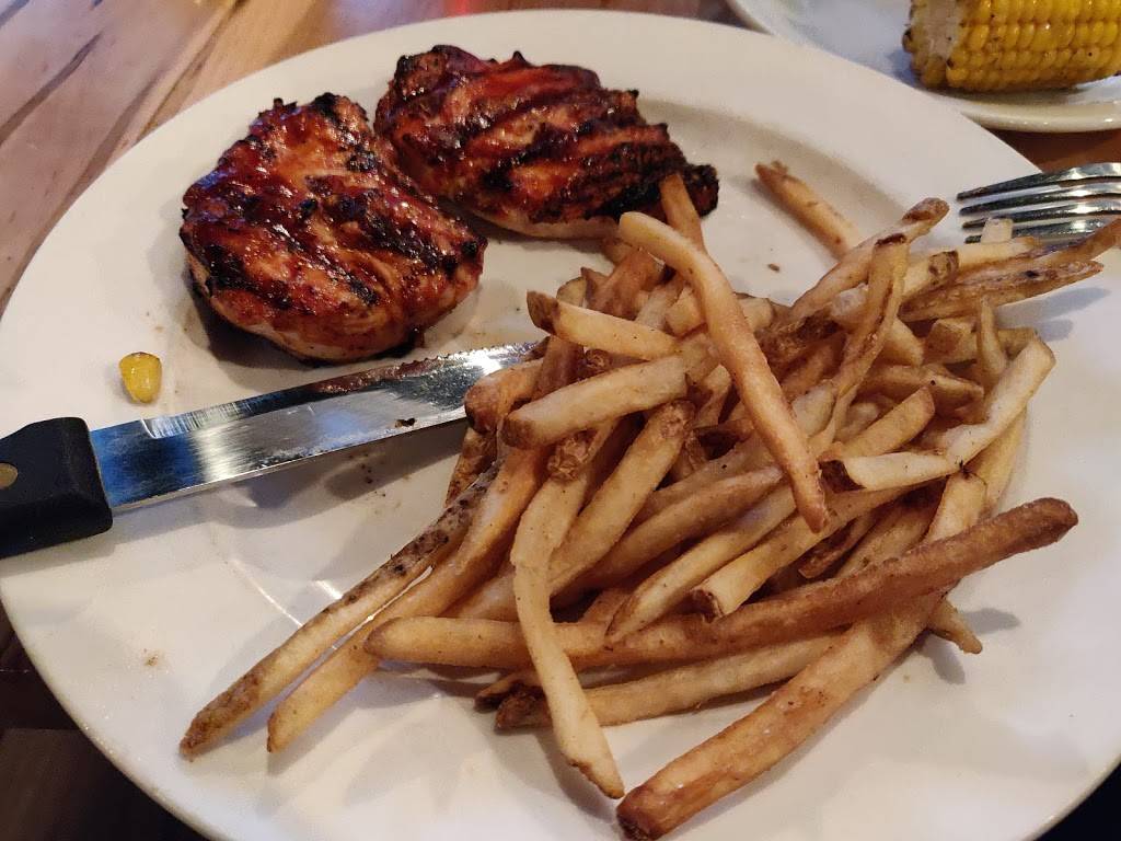 Chucks Roadhouse Bar & Grill | restaurant | 765 Exeter Rd, London, ON N6E 1L3, Canada | 5196610511 OR +1 519-661-0511