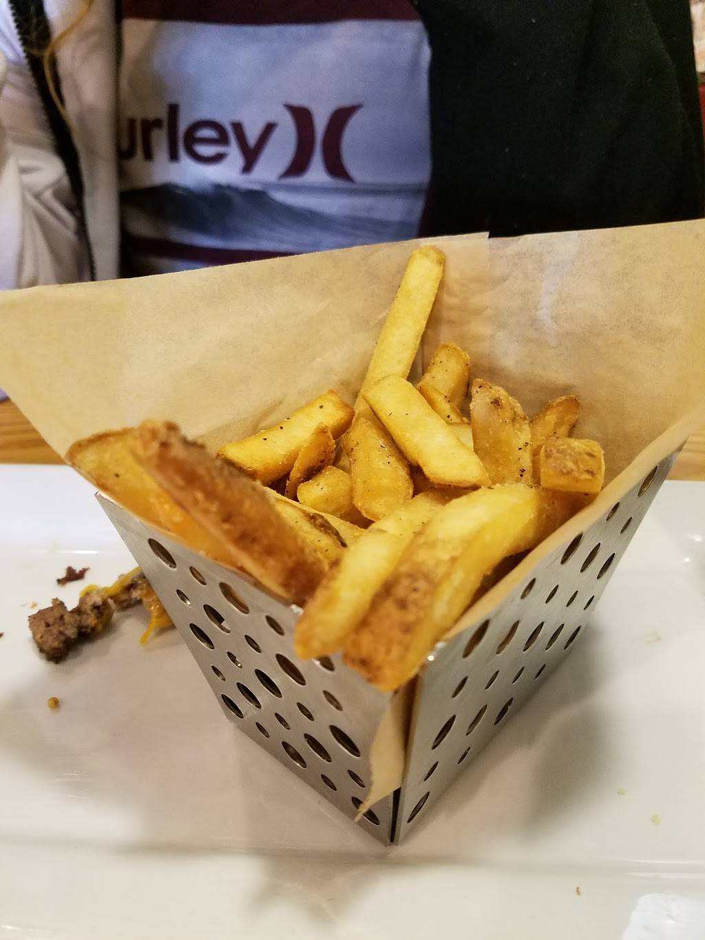 Chilis Grill & Bar | meal takeaway | 1079 N National Rd, Columbus, IN 47201, USA | 8123487596 OR +1 812-348-7596