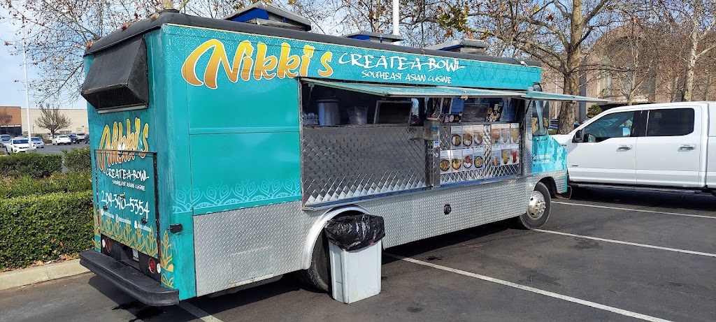 Nikkis Create-A-Bowl | restaurant | W March Ln, Claremont Ave, Stockton, CA 95207, USA | 2093905354 OR +1 209-390-5354