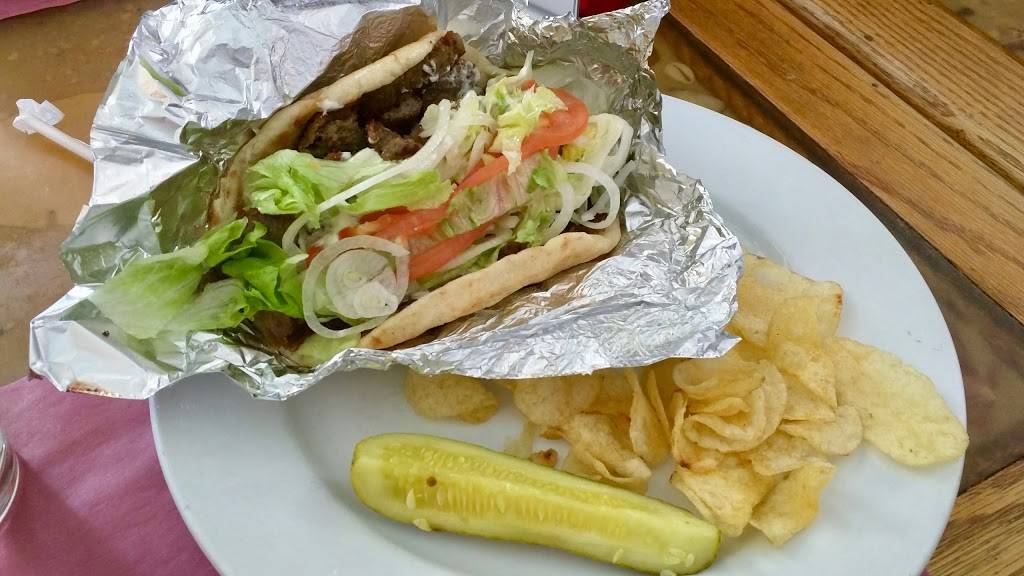 Primo Family Restaurant | restaurant | 1636 Belle View Blvd, Alexandria, VA 22307, USA | 7037656891 OR +1 703-765-6891