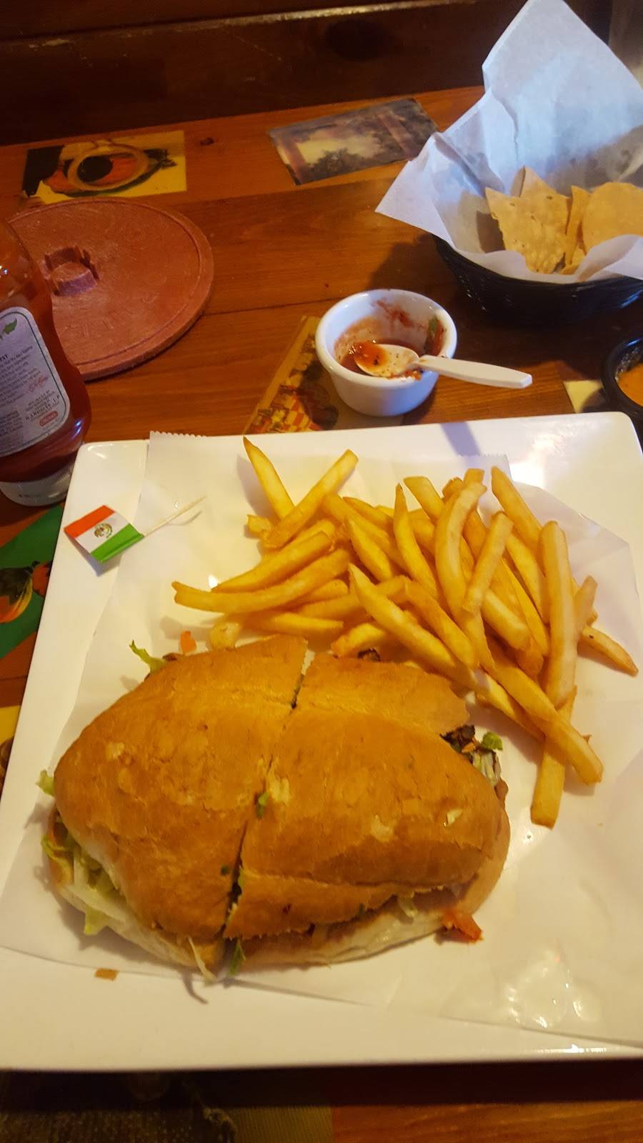 Los Tres Chiles | restaurant | 2765 Yulupa Ave, Santa Rosa, CA 95405, USA | 7073045724 OR +1 707-304-5724