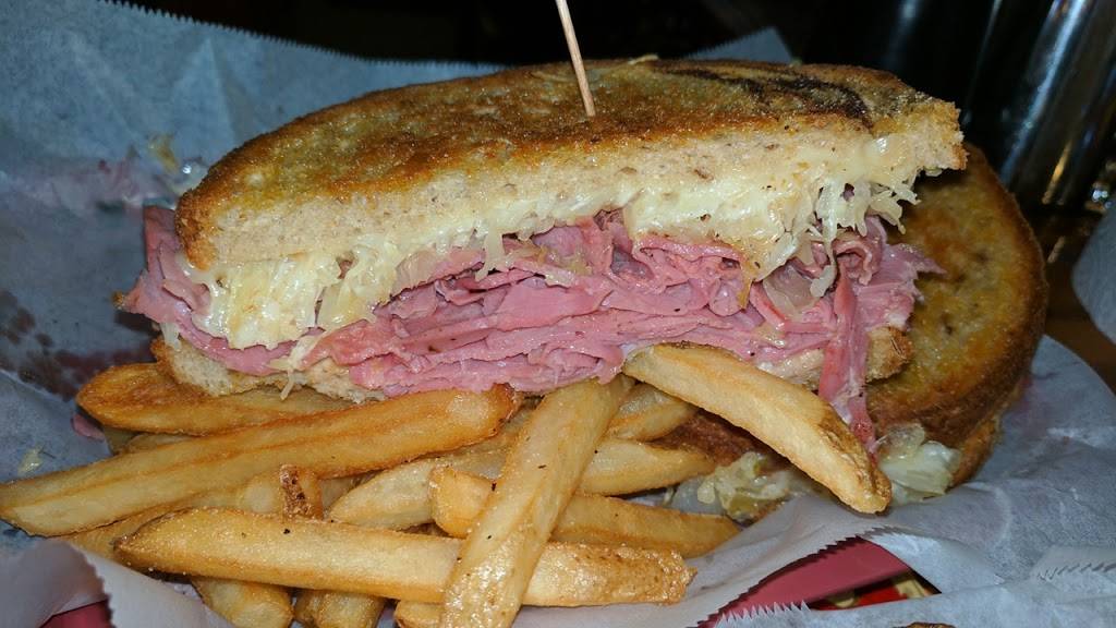 Beanies Bar & Sports Grill | restaurant | 2002 US-41, Ruskin, FL 33570, USA | 8136491700 OR +1 813-649-1700