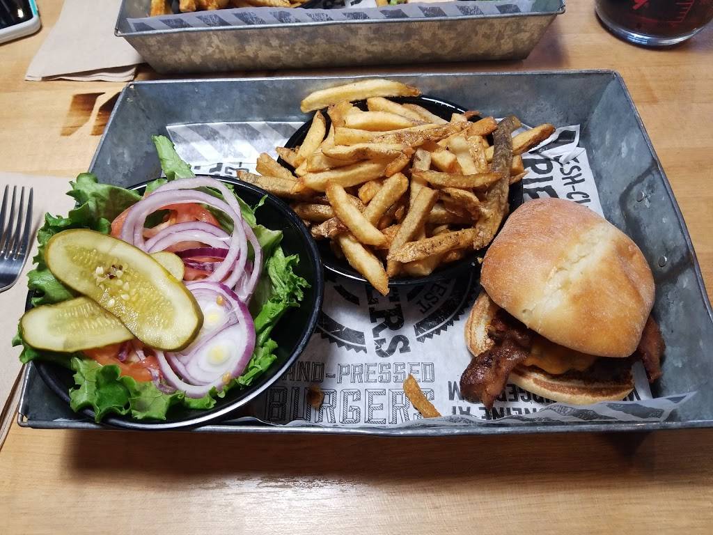 The Works Gourmet Burger Bistro | restaurant | 1405 Upper James St, Hamilton, ON L9B 1K2, Canada | 9053836668 OR +1 905-383-6668