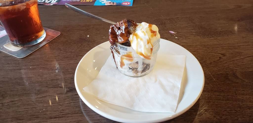 St. Louis Bar & Grill | restaurant | 353 Duckworth St, Barrie, ON L4M 5C2, Canada | 7052520999 OR +1 705-252-0999