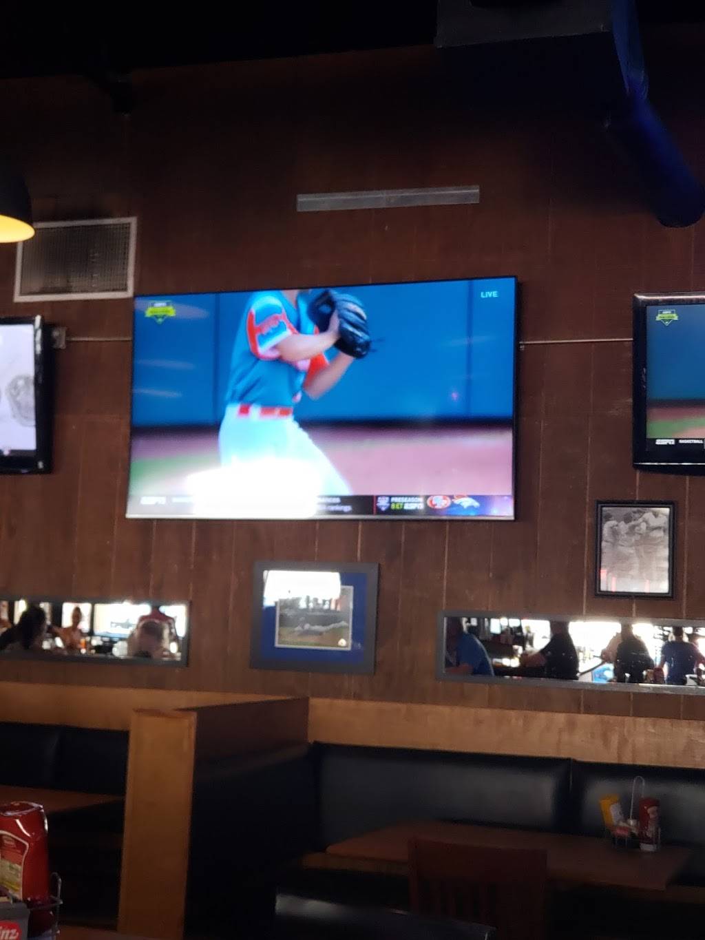 The Brooksider Sports Bar & Grill | restaurant | 6330 Brookside Plaza, Kansas City, MO 64113, USA | 8163634070 OR +1 816-363-4070