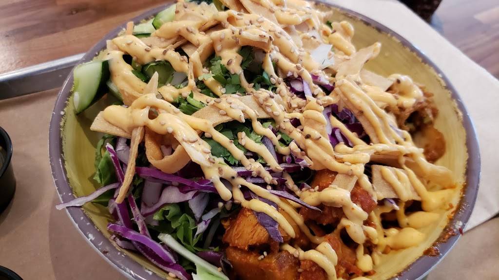 ChiLantro | restaurant | 1414 Shore District Dr #102, Austin, TX 78741, USA | 5123829653 OR +1 512-382-9653