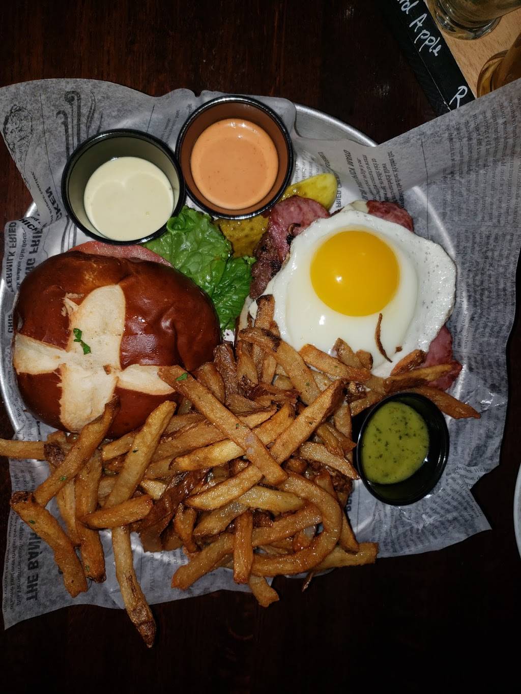 FATDUCK Tavern & Grill | restaurant | 7218 Madison St, Forest Park, IL 60130, USA | 7084881493 OR +1 708-488-1493