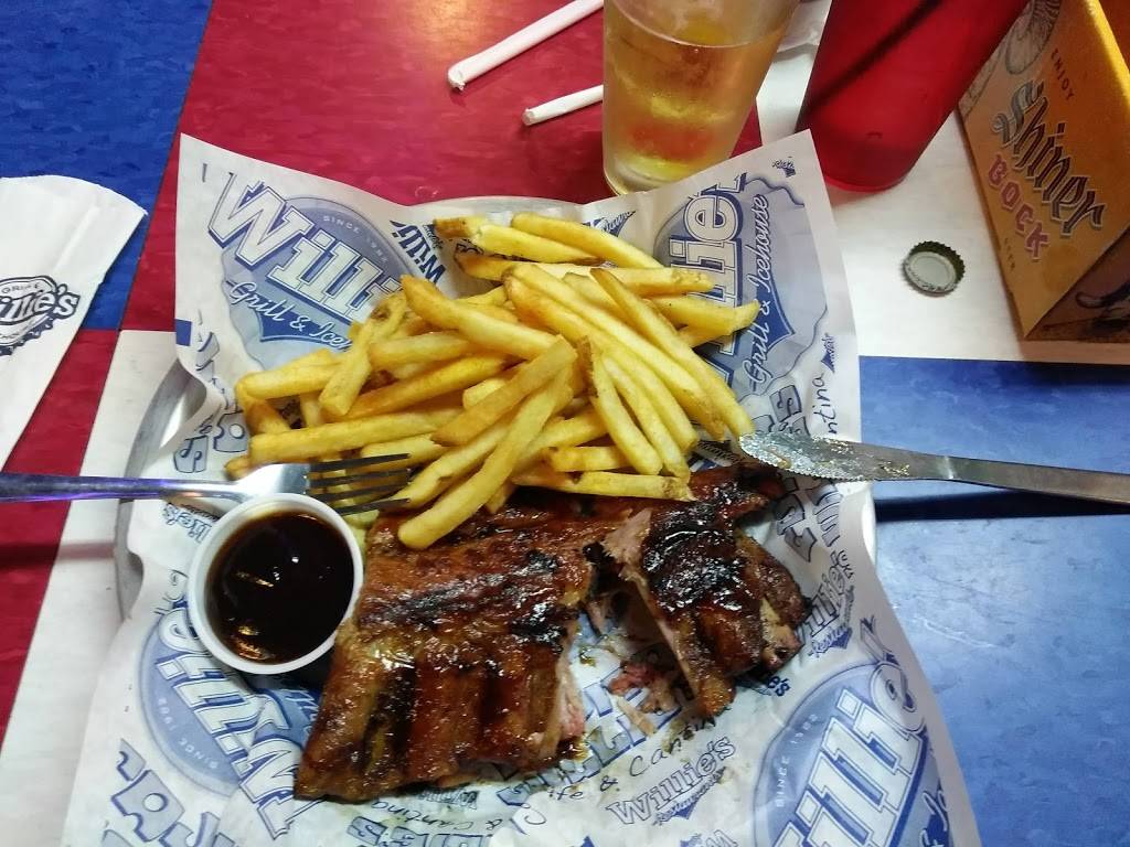 Willie’s Grill & Icehouse | restaurant | 7911 Interstate 35 Access Rd, San Antonio, TX 78224, USA | 2105415253 OR +1 210-541-5253