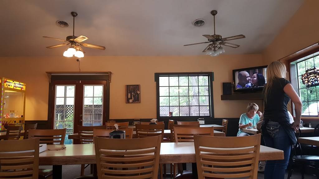 Cobb Mountain Pizza | restaurant | 16295 Hwy 175 #3, Cobb, CA 95426, USA | 7079284188 OR +1 707-928-4188