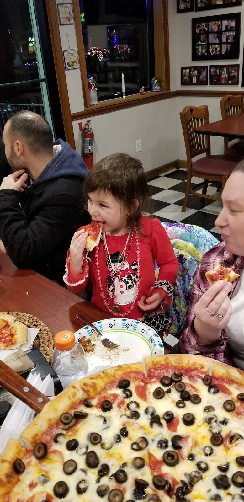 LaGrange Village Pizza | restaurant | 118 Public Square, Lagrange, OH 44050, USA | 4403555199 OR +1 440-355-5199