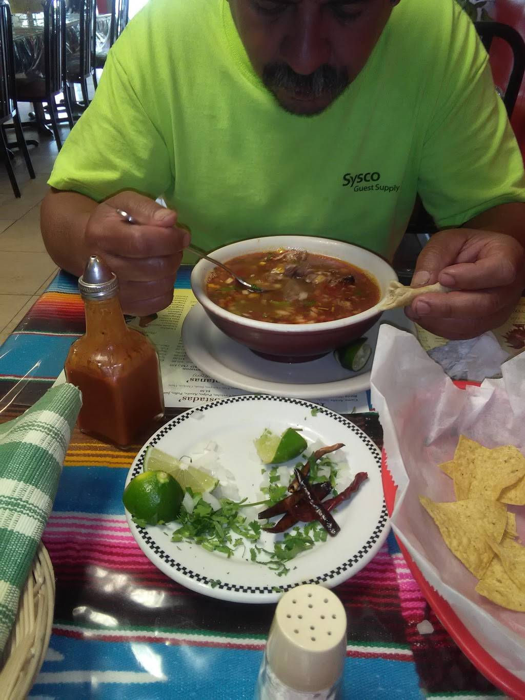 Los 3 Gallos | restaurant | 112 N 19th Ave, Melrose Park, IL 60160, USA | 7083447123 OR +1 708-344-7123