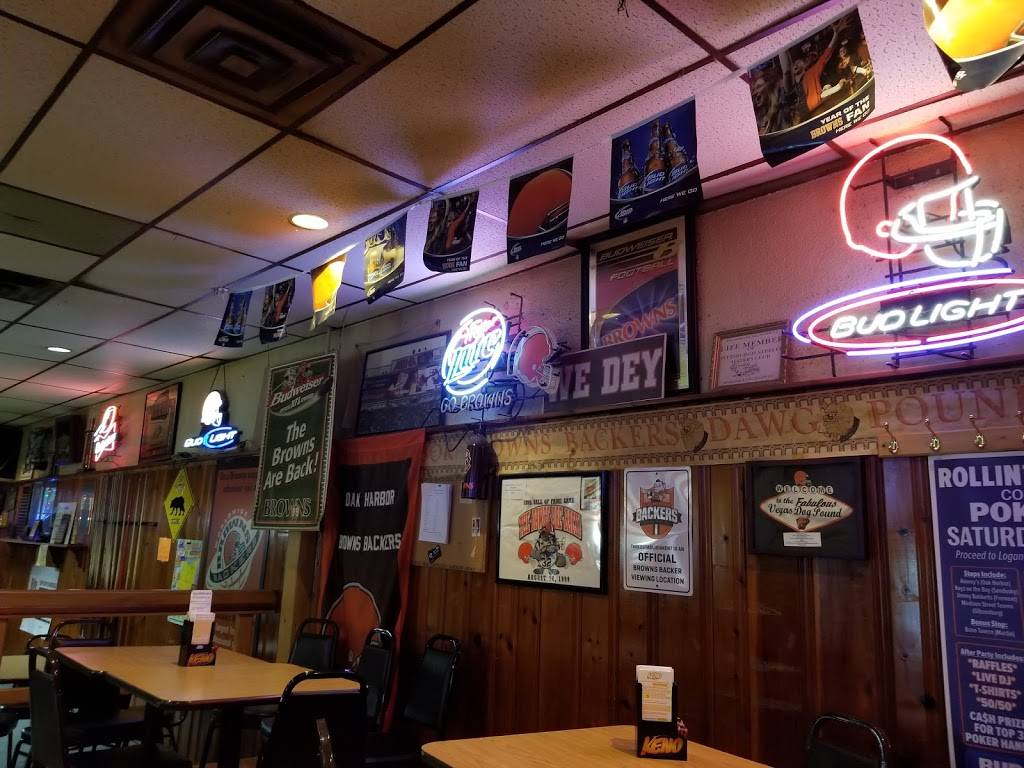 Howeys House Of Brews | restaurant | 131 W Water St, Oak Harbor, OH 43449, USA | 4198985050 OR +1 419-898-5050