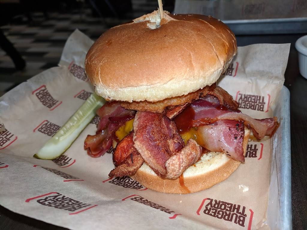 Burger Theory at Holiday Inn Indianapolis Airport | restaurant | 8555 Stansted Dr, Indianapolis, IN 46241, USA | 3174552451 OR +1 317-455-2451