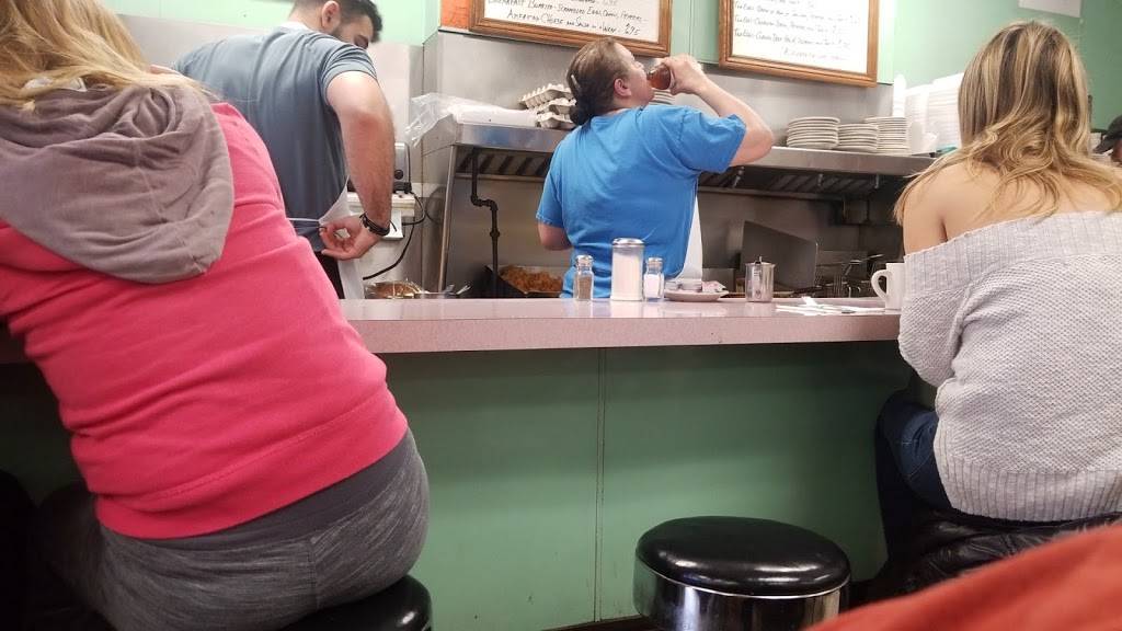 Pagliaros Lunch | restaurant | 58 Huntington St, Shelton, CT 06484, USA | 2039294000 OR +1 203-929-4000