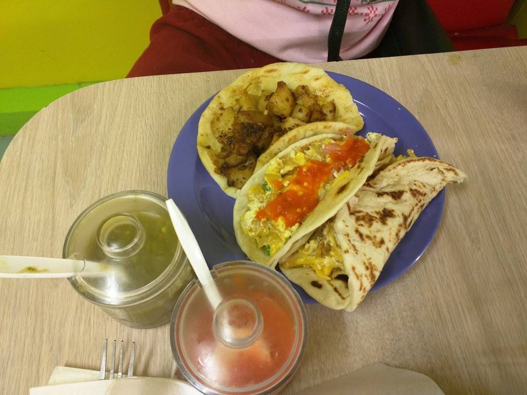 La Bandera Molino | restaurant | 2619 N Zarzamora St, San Antonio, TX 78201, USA | 2104340631 OR +1 210-434-0631