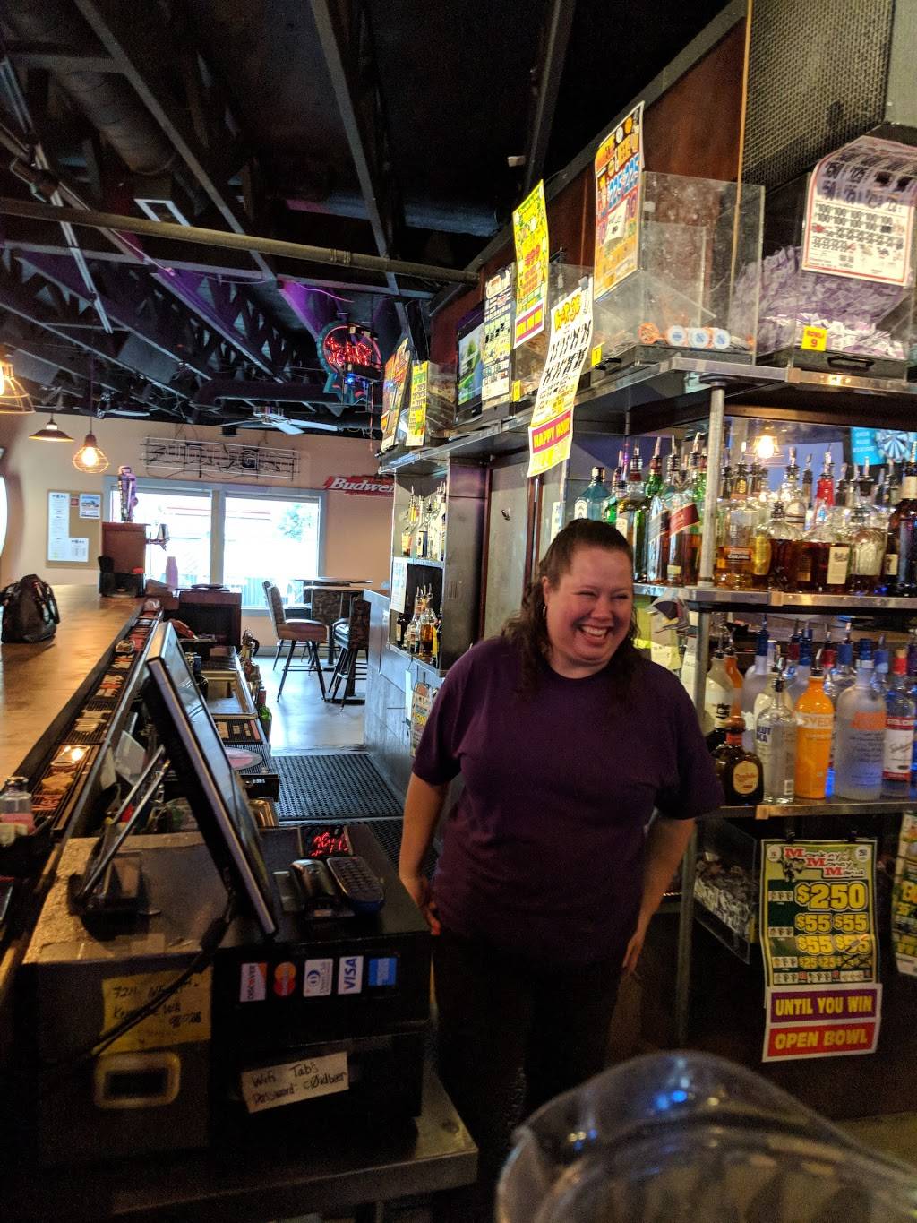 Tabs Bar & Grill | restaurant | 7211 NE 181st St, Kenmore, WA 98028, USA | 4252862943 OR +1 425-286-2943