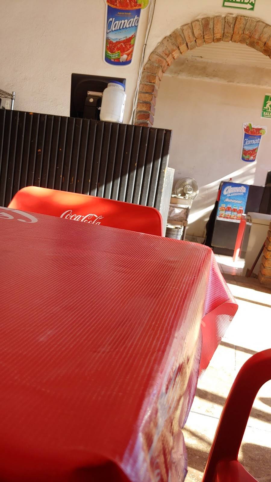 Mariscos Titos Salvatierra | restaurant | Av Flores Magón 11754, Salvatierra, Tijuana, B.C., Mexico | 6363225 OR +52 6363225