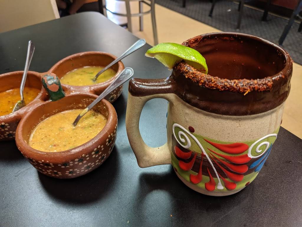 Tacos La Familia | restaurant | 1610 6th Ave, Des Moines, IA 50314, USA | 5152446659 OR +1 515-244-6659