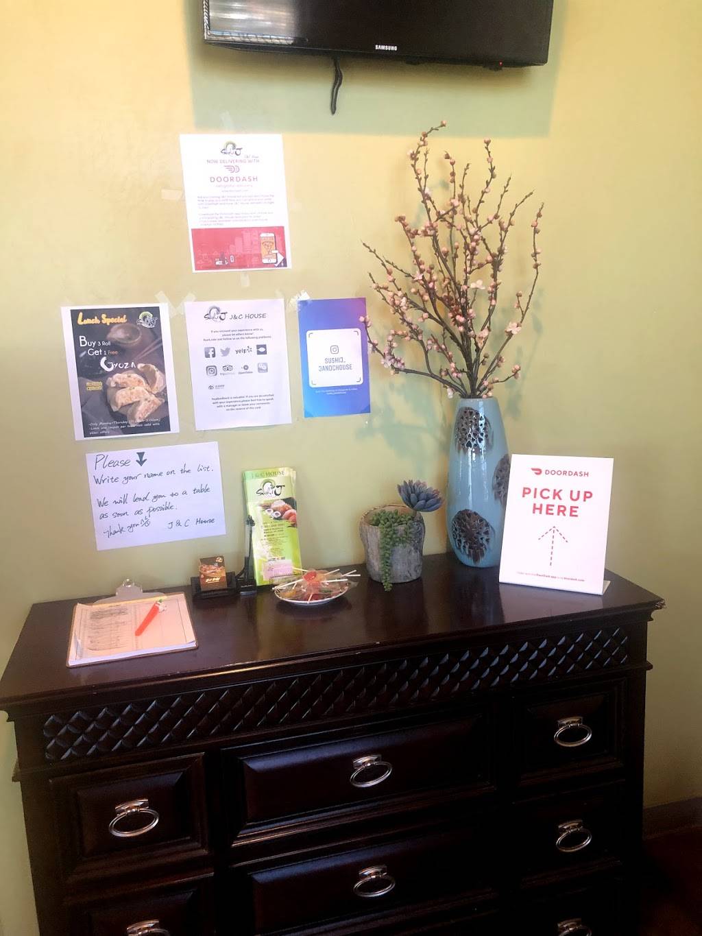 J&C House | restaurant | 12564 S Rhetski Ln, Riverton, UT 84065, USA | 8014463091 OR +1 801-446-3091