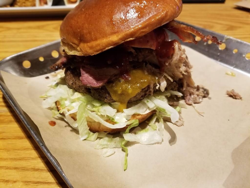 Chilis Grill & Bar | meal takeaway | 3215 Southwest Fwy, Houston, TX 77027, USA | 7135925100 OR +1 713-592-5100