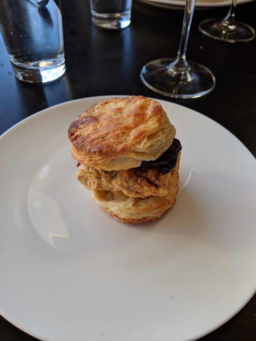 Dutch & Co | restaurant | 400 N 27th St, Richmond, VA 23223, USA | 8046438824 OR +1 804-643-8824