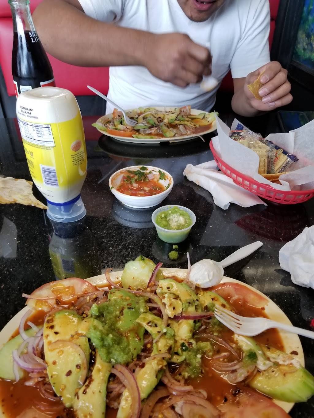 Mariscos Las Casuelitas | restaurant | 307 Cottonwood Rd, Bakersfield, CA 93307, USA | 6618479898 OR +1 661-847-9898