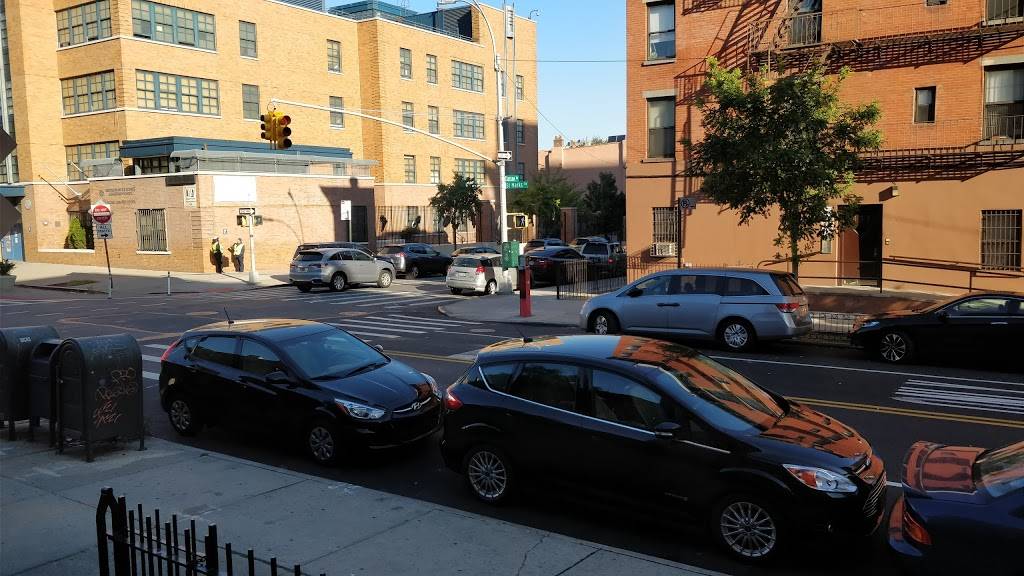 Neptune Diner II | restaurant | 699 Classon Ave, Brooklyn, NY 11238, USA | 7186231111 OR +1 718-623-1111