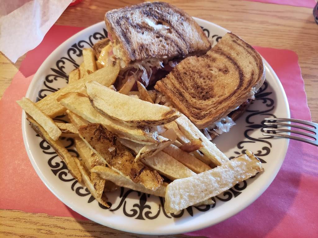 Farmhouse Restaurant | restaurant | 9100 US-2, Gould City, MI 49838, USA | 9064776220 OR +1 906-477-6220