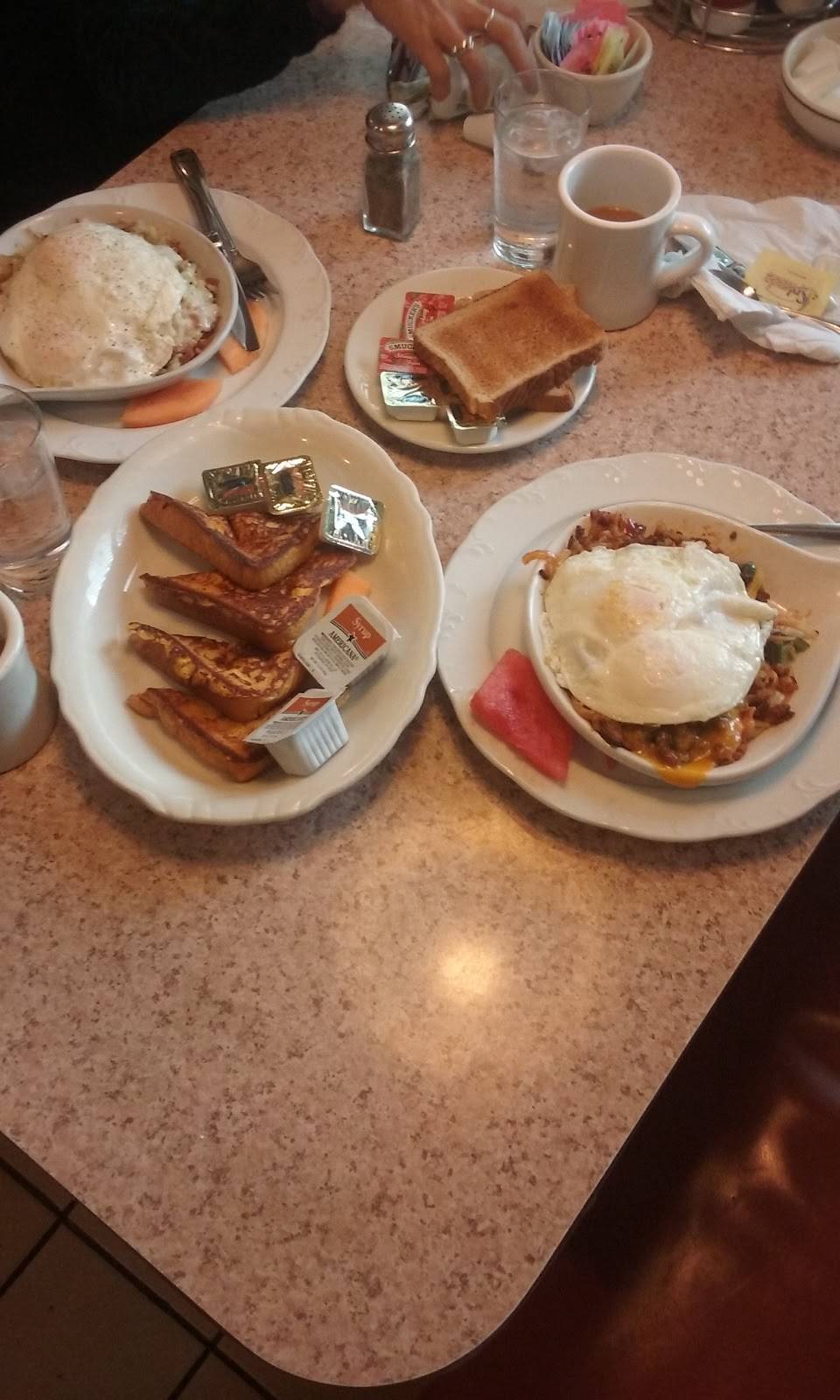 Hilltop Restaurant | restaurant | 2800 W Foster Ave, Chicago, IL 60625, USA | 7739899100 OR +1 773-989-9100