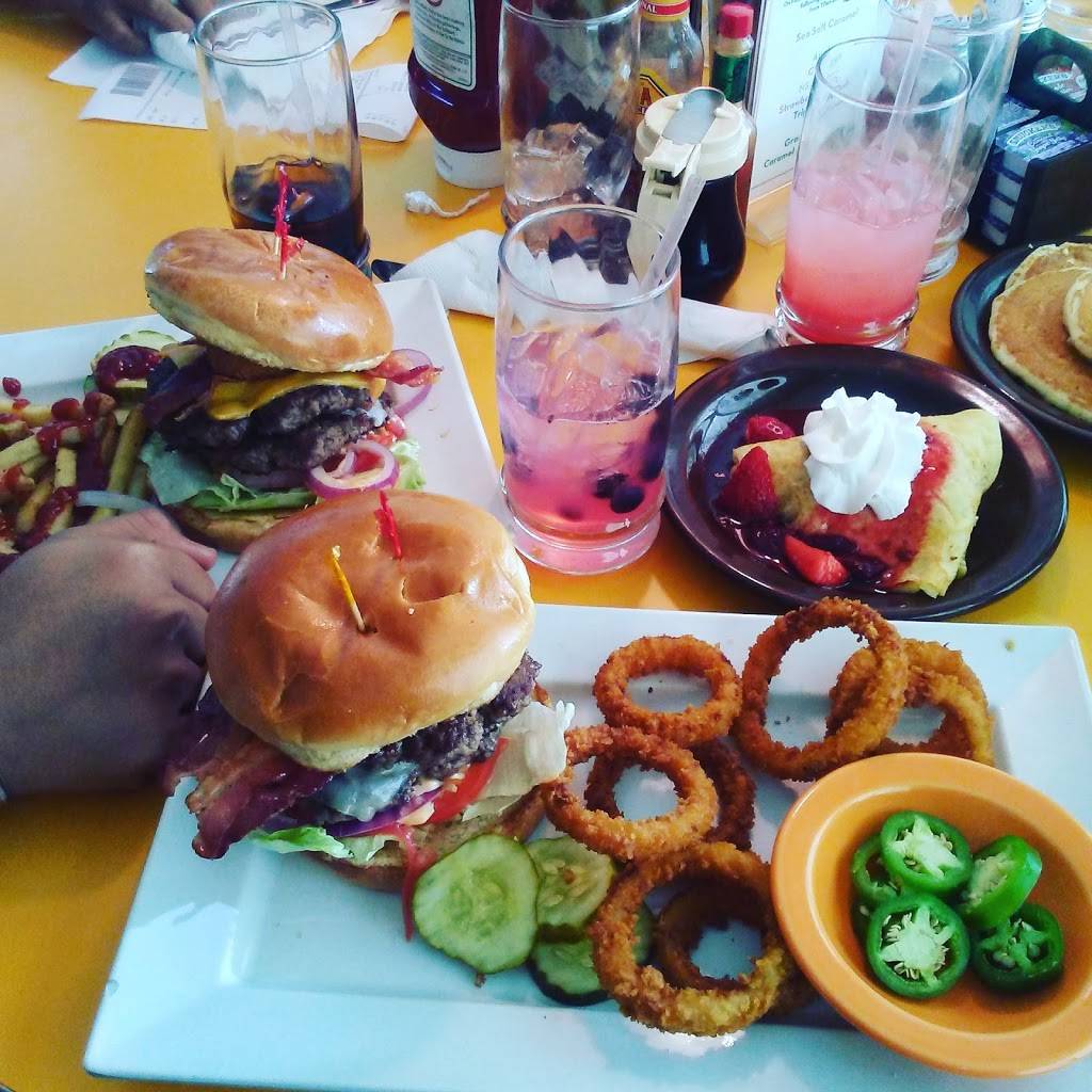 Village Inn | bakery | 4318 Centerplace Dr, Greeley, CO 80631, USA | 9703535187 OR +1 970-353-5187