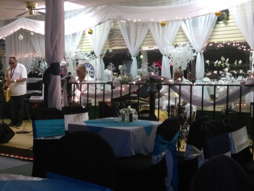 T & JJs Supreme Steaks & Catering Service | restaurant | 718 S 5th Ave, Maywood, IL 60153, USA | 7083381185 OR +1 708-338-1185