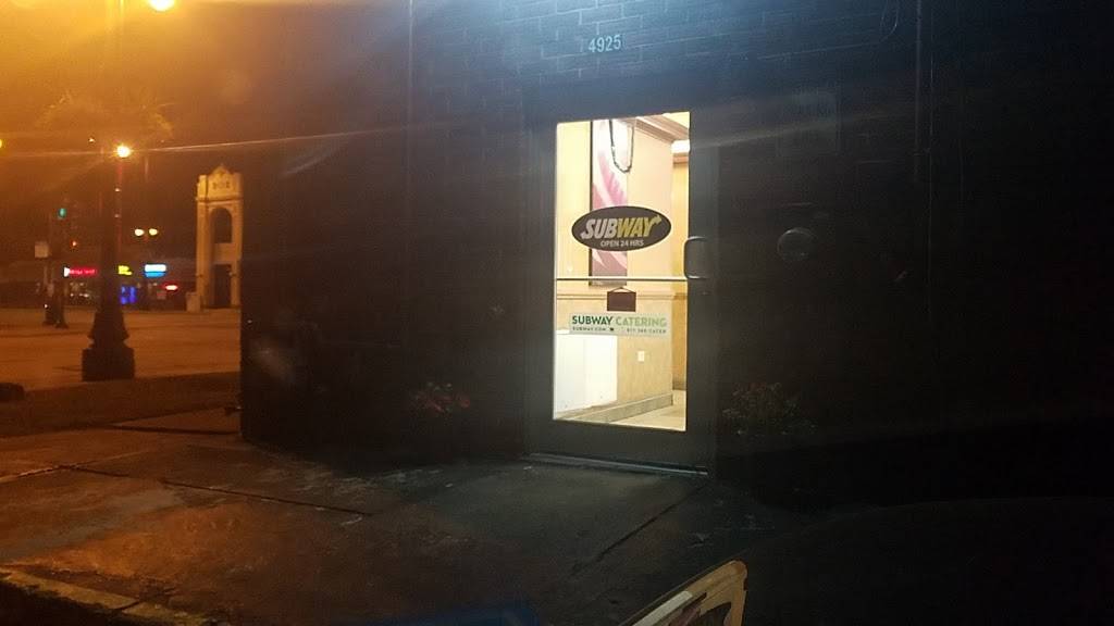 Subway Restaurants | restaurant | 4925 Dempster Street, Skokie, IL 60077, USA | 8476774491 OR +1 847-677-4491