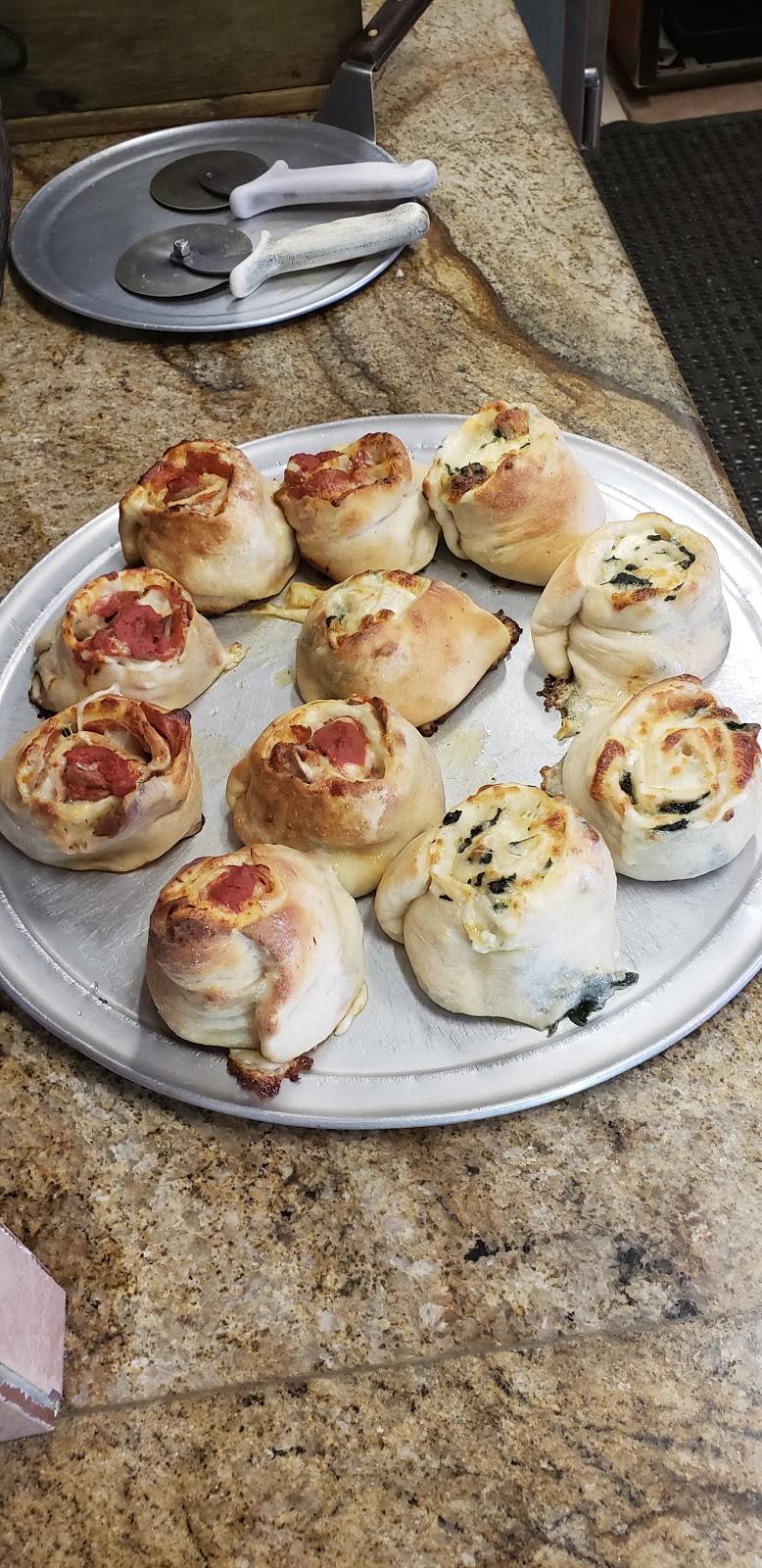 Slices Pizza | restaurant | 701 Elizabeth Ave, Elizabeth, NJ 07201, USA | 9083810819 OR +1 908-381-0819