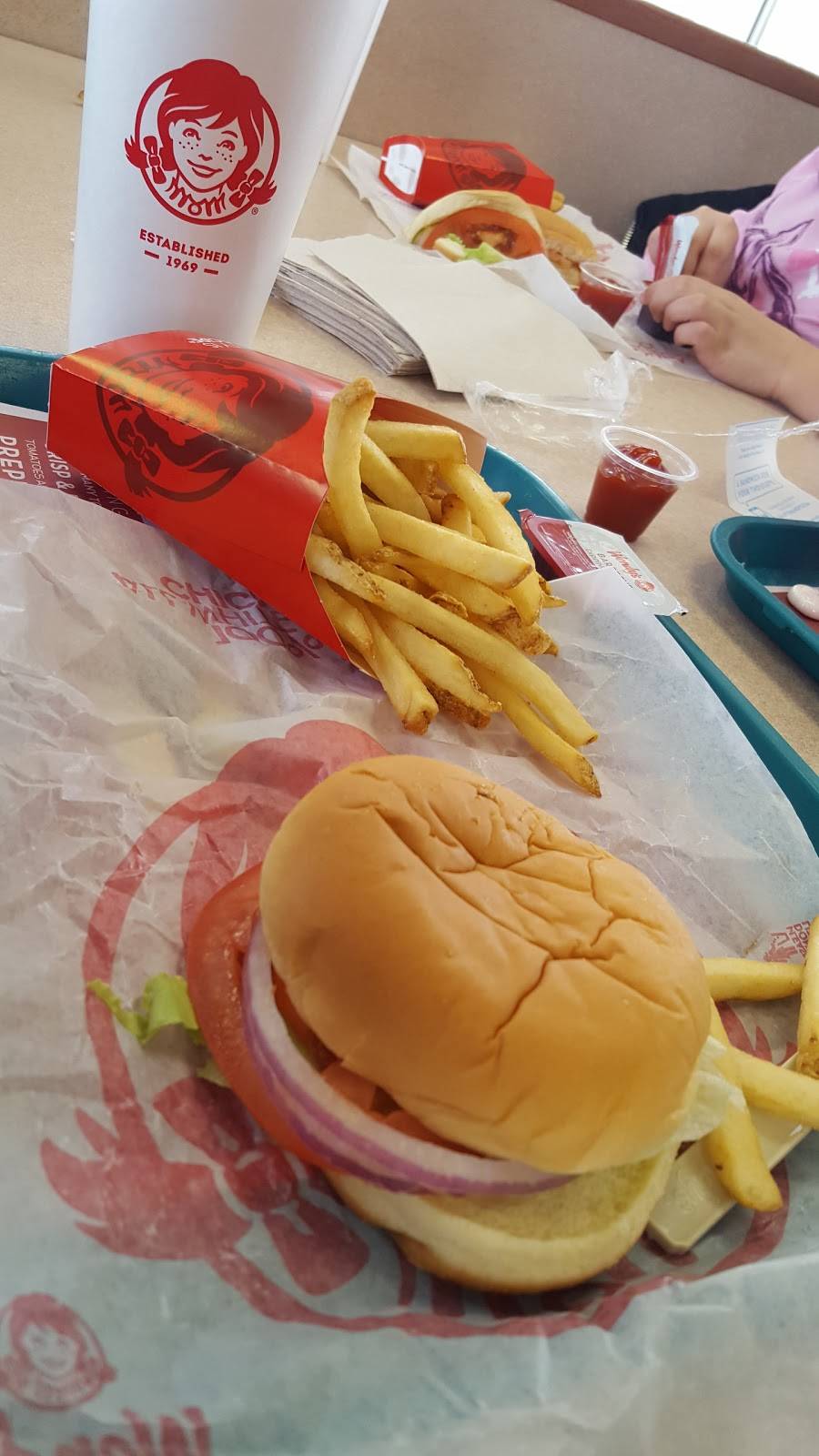 Wendys | restaurant | 2230 Elmwood Ave, Buffalo, NY 14216, USA | 7168754166 OR +1 716-875-4166