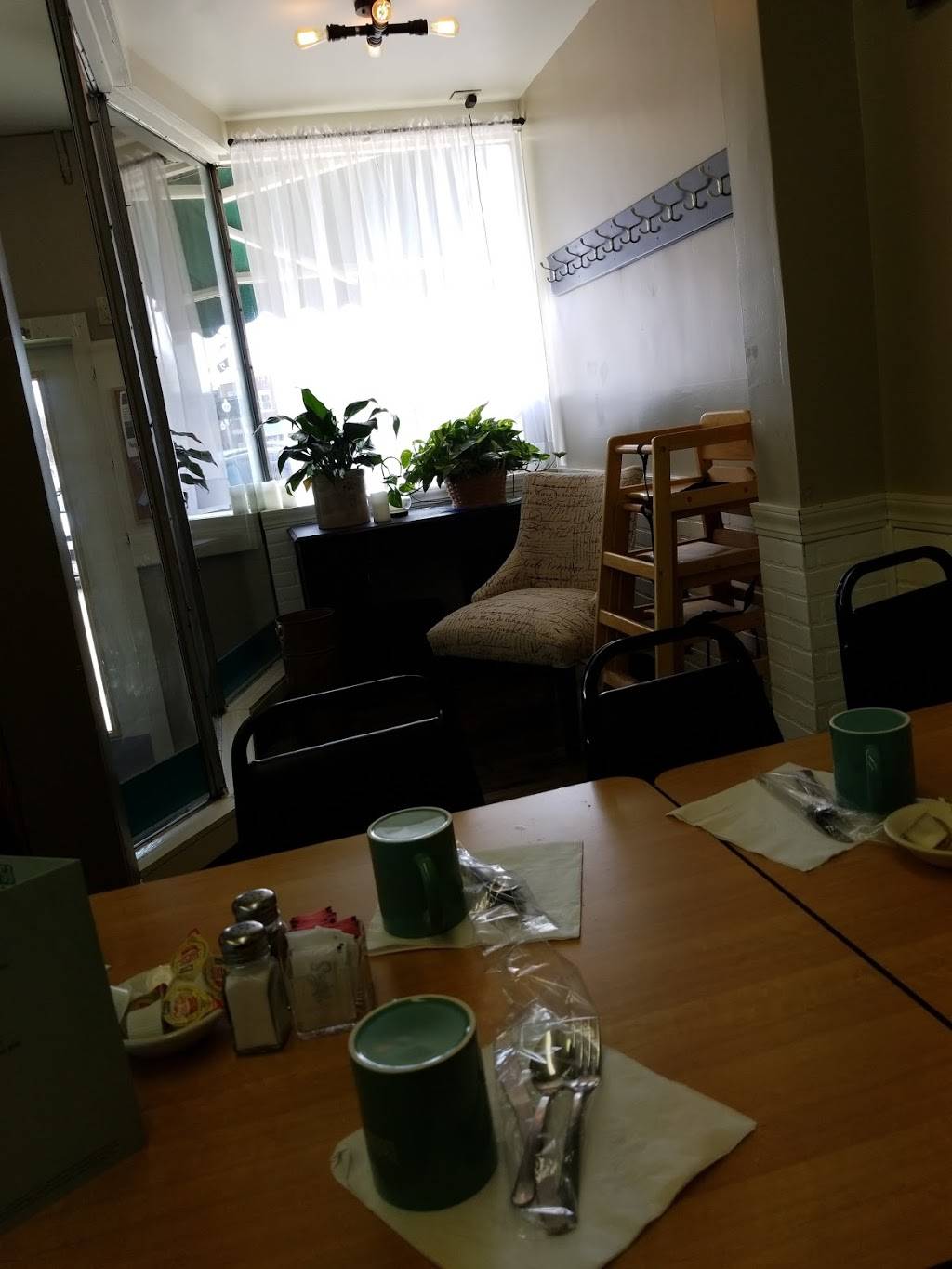 Robins Diner | restaurant | 603 West Side Square, Clinton, IL 61727, USA | 2179344122 OR +1 217-934-4122