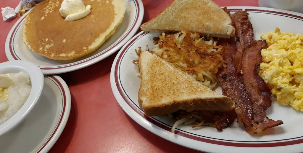 Huddle House | meal takeaway | 1589 Skippers Rd, Emporia, VA 23847, USA | 4346342829 OR +1 434-634-2829