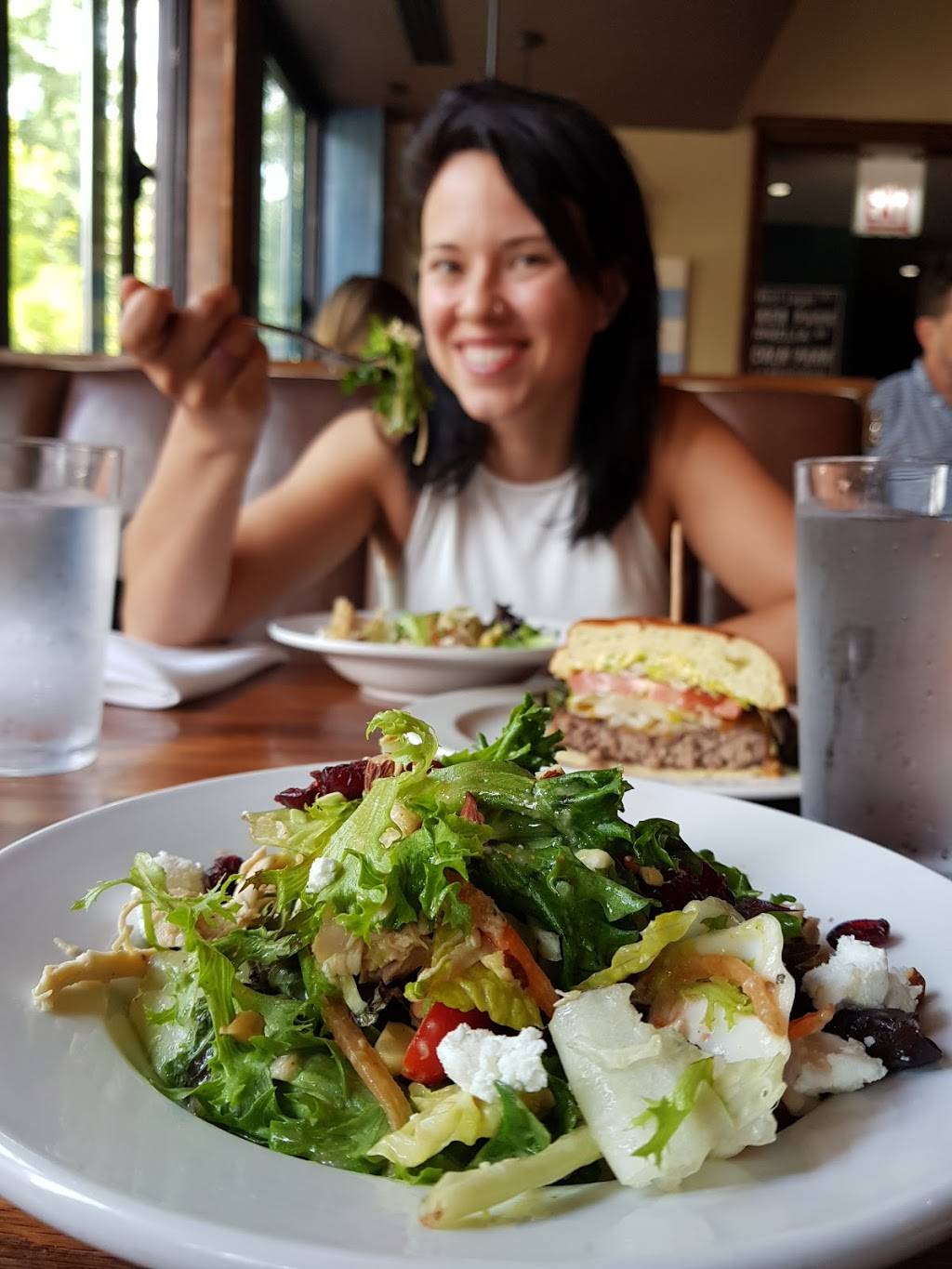 Crosbys Kitchen | restaurant | 3455 N Southport Ave, Chicago, IL 60657, USA | 7738832525 OR +1 773-883-2525