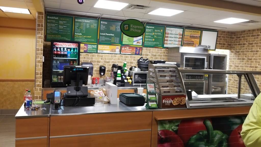 Subway Restaurants | restaurant | 301 E Erie Ave, Lorain, OH 44052, USA | 4402889171 OR +1 440-288-9171