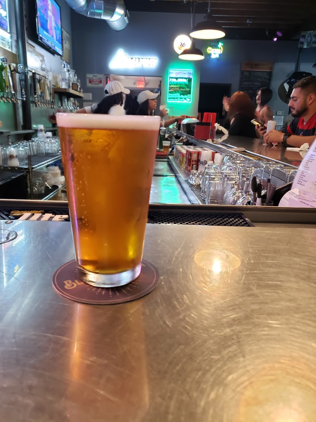 The Garage Smoke House & Bar | restaurant | 3202 Grove Ave, Berwyn, IL 60402, USA | 7089567274 OR +1 708-956-7274