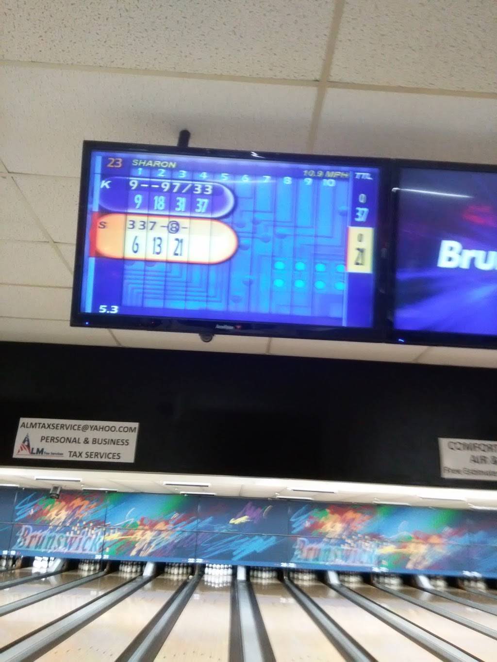 Bowlero Melbourne | restaurant | 1099 N Wickham Rd, Melbourne, FL 32935, USA | 3212422695 OR +1 321-242-2695