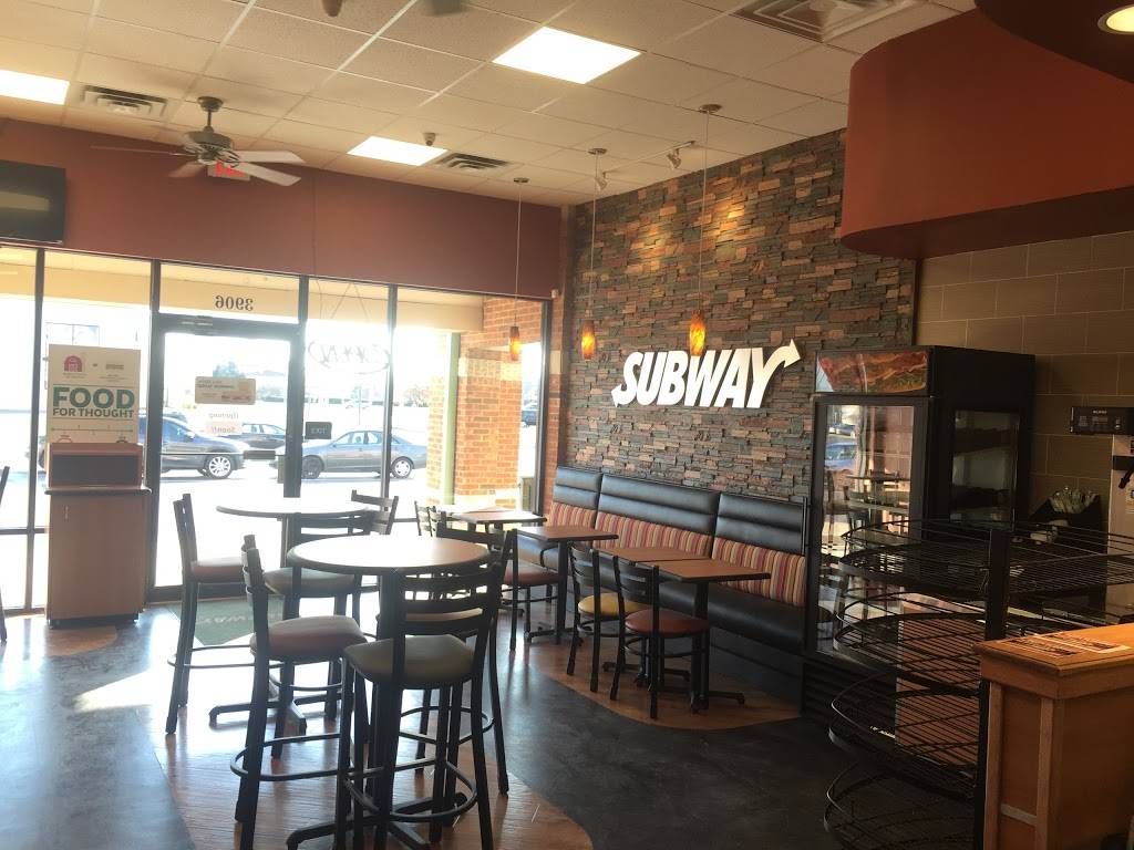 Subway | restaurant | 2467, 3906 E 82nd St, Indianapolis, IN 46240, USA | 3175794900 OR +1 317-579-4900